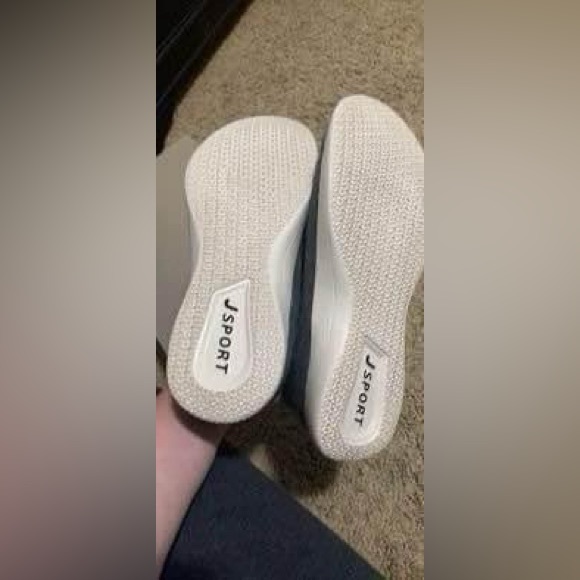 Men’s size 10 JSport gray tennis shoes- new - Picture 2 of 4